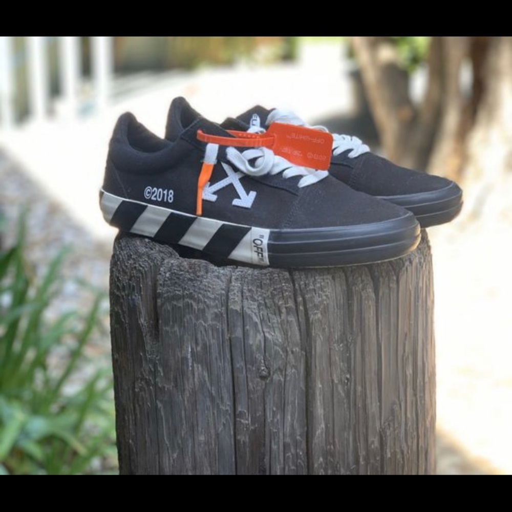 Off white vulc low black